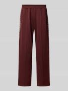 REVIEW Trainingshose mit Biese, aufgesetztem Band und Logo-Bestickung ...