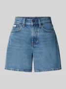 Calvin Klein Jeans High Waist Jeansshorts mit Label-Detail in Jeansbla...