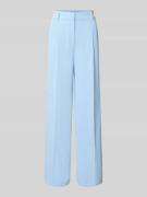 Christian Berg Cocktail Wide Fit Stoffhose mit Bügelfalten in Sky, Grö...
