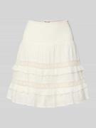 mbyM Minirock mit Smok-Details Modell 'Viljana' in Weiss, Größe XL
