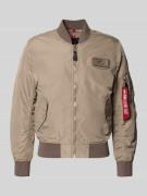 Alpha Industries Regular Fit Bomberjacke mit Logo-Patch in Beige, Größ...