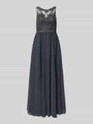 Laona Abendkleid mit Ziersteinen und floralen Stickereien in Rauchblau...