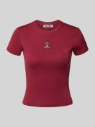 REVIEW T-Shirt mit Motiv-Stitching und Rundhalsausschnitt in Bordeaux,...