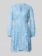 V by Vera Mont Knielanges Cocktailkleid aus Spitze mit Knopfleiste in ...