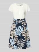 s.Oliver BLACK LABEL Tailliertes Freizeitkleid mit Taillenband in Mari...