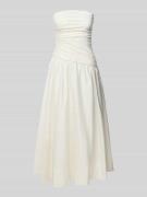 Forever New Cocktailkleid im Off-Shoulder-Look Modell 'Ashton' in Weis...