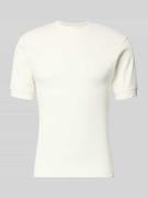 PROHIBITED Slim Fit T-Shirt mit Label-Stitching in Offwhite, Größe L