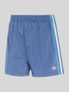 adidas Originals Trainingsshorts mit Logo Stitching in Blau, Größe L