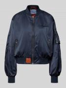 Original Bombers Bomberjacke mit Reißverschlusstasche am Ärmel in Mari...