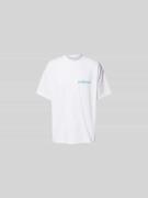 VETEMENTS T-Shirt mit Label-Print in Weiss, Größe XS