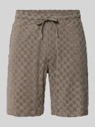 Lindbergh Regular Fit Shorts mit Label-Patch in Taupe, Größe L