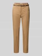 Christian Berg Woman Slim Fit Hose in verkürzter Passform mit Gürtel i...