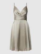 Luxuar Cocktailkleid mit Herz-Ausschnitt in Hellgruen, Größe 46