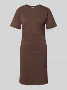 Jake*s Casual Knielanges T-Shirt-Kleid mit Rundhalsausschnitt in Dunke...