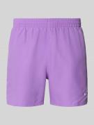 Nike Badeshorts mit Logo-Stitching und Eingrifftaschen in Lila, Größe ...