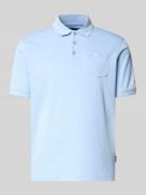 bugatti Regular Fit Poloshirt mit Brusttasche und Label-Stitching in H...