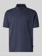 bugatti Regular Fit Poloshirt mit Brusttasche und Label-Stitching in M...