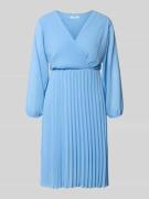 ZABAIONE Knielanges Kleid mit Plisseefalten Modell 'Im44sa' in Hellbla...
