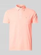 Superdry Slim Fit Poloshirt mit Brusttasche in Koralle, Größe L