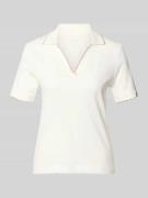 Marc Cain Slim Fit Poloshirt mit Wellensaum und V-Ausschnitt in Offwhi...