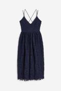 H&M Spitzenkleid mit V-Ausschnitt Marineblau, Alltagskleider in Größe ...