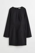 H&M Figurbetontes Kleid Schwarz, Alltagskleider in Größe 48. Farbe: Bl...