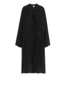 Arket Rüschenkleid Schwarz, Alltagskleider in Größe 38. Farbe: Black