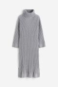 H&M Geripptes Rollkragenkleid Grau, Alltagskleider in Größe S. Farbe: ...