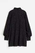 H&M Kleid mit Strukturmuster Schwarz, Alltagskleider in Größe S. Farbe...