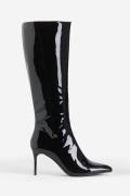Steve Madden Lovable Boot Black Patent, Heels in Größe 42