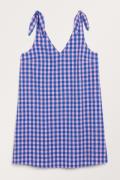 Monki Seersucker-Mini-Trägerkleid Rosa-blaues Gingham-Muster, Alltagsk...