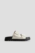 H&M Chunky Sandalen mit zwei Riemen Weiß/Schwarz in Größe 34. Farbe: W...