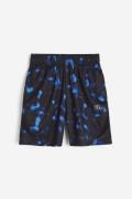 H&M DryMove™ Fußballshorts Schwarz/Blau gemustert in Größe 104. Farbe:...