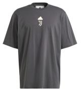 adidas Juventus Herren Oversized T-Shirt mit Aufgenähtes Juventus-Wapp...