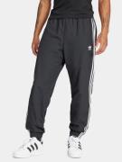 Stilvolle adidas Adicolor Woven Herren Trainingshose mit Kordelzug Spo...